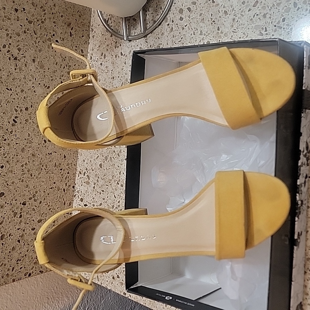 Chinese Laundry Jody mustard ankle strap sandal. Mustard yellow Sz 7.